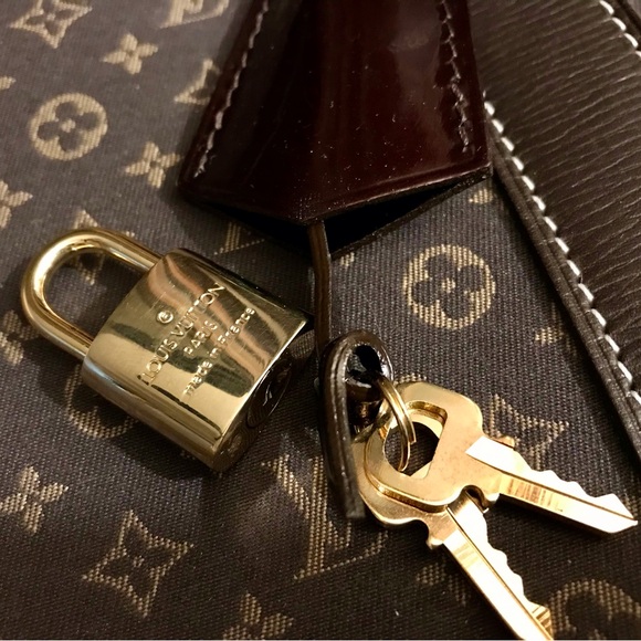 Louis Vuitton Key Clochette - Picture 3 of 13